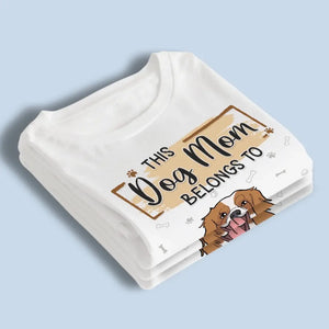 Cette maman chien appartient à - T-shirt unisexe personnalisé, sweat à capuche, sweat-shirt - Cadeau pour propriétaires et amoureux des animaux