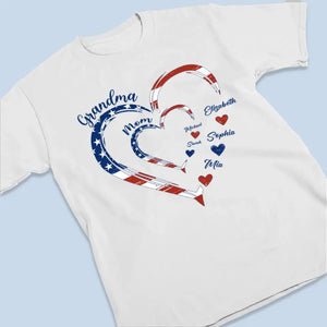 T-shirt, sweat à capuche et sweat-shirt unisexe personnalisé avec drapeau américain - Cadeaux personnalisés du 4 juillet pour maman et grand-mère - Être grand-mère rend ma vie complète