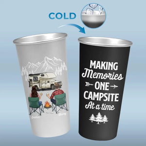 Créez des souvenirs, un emplacement de camping à la fois ! Tasse de camping personnalisée en aluminium à changement de couleur ! Cadeau pour couple, mari, femme, amoureux du camping.