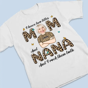 Photo personnalisée : « J'ai deux titres et je les porte tous les deux » - T-shirt, sweat à capuche, sweat-shirt unisexe personnalisé pour la famille - Cadeau pour maman, grand-mère