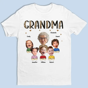 Photo personnalisée d'une grand-mère : un câlin qui attend de se produire - T-shirt, sweat à capuche, sweat-shirt unisexe personnalisé pour la famille - Cadeau pour maman, grand-mère