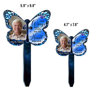 Photo personnalisée « Vos ailes étaient prêtes, mais mon cœur ne l'était pas » - Piquet de jardin en acrylique personnalisé de style vitrail - Cadeau de condoléances pour les membres de la famille