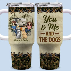 Toi, moi et le chien - Gobelet personnalisé en acier inoxydable de 113 g avec poignée - Cadeau pour mari, femme, amoureux du camping, propriétaires d'animaux de compagnie