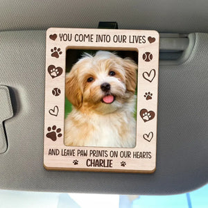 Photo personnalisée : vos empreintes de pattes resteront toujours dans mon cœur - Clip de pare-soleil de voiture personnalisé commémoratif - Cadeau de condoléances pour les propriétaires d'animaux et les amoureux des animaux