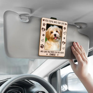 Photo personnalisée : vos empreintes de pattes resteront toujours dans mon cœur - Clip de pare-soleil de voiture personnalisé commémoratif - Cadeau de condoléances pour les propriétaires d'animaux et les amoureux des animaux