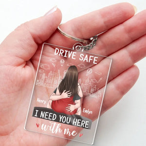 Conduis prudemment, bébé, j'ai besoin de toi ici avec moi - Porte-clés en acrylique personnalisé pour couple - Cadeau pour mari et femme, anniversaire