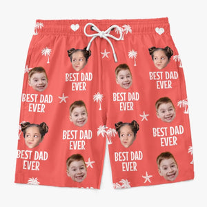 Photo personnalisée Bravant de nouveaux mondes en famille - Short de plage hawaïen tropical Aloha personnalisé pour hommes - Cadeau de vacances d'été pour papa et grand-père