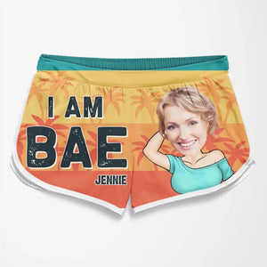 Photo personnalisée « I'm Bae » - Short de plage hawaïen tropical personnalisé et amusant pour couple - Cadeau de vacances d'été, cadeau de fête d'anniversaire pour mari et femme, anniversaire
