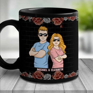 Nous nous battons, mais nous ne pouvons pas vivre l'un sans l'autre - Tasse noire personnalisée pour la famille - Cadeau pour les membres de la famille, les frères et sœurs