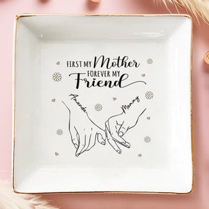 Une fille est quelqu'un avec qui vous riez, avec qui vous rêvez et que vous aimez de tout votre cœur - Plat à bijoux personnalisé pour la famille - Cadeau pour maman, fille