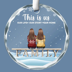 Noël devient un chef-d'œuvre lorsqu'il est peint avec des moments en famille - Ornement en verre personnalisé en forme de cercle pour la famille - Cadeau de Noël pour les membres de la famille