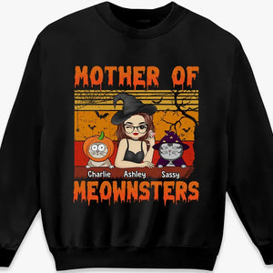 T-shirt, sweat à capuche et sweat-shirt unisexe personnalisé « Mother Of Meownsters » avec chat ; cadeau d'Halloween pour les propriétaires et les amoureux des animaux.