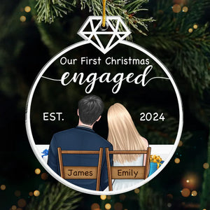 Notre premier Noël fiancé - Ornement personnalisé pour couple - Forme personnalisée en acrylique - Cadeau de Noël pour mari et femme, anniversaire, premier Noël