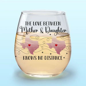 Le lien entre une mère et sa fille ne connaît pas de distance - Verre à vin personnalisé pour la famille - Cadeau pour maman et fille