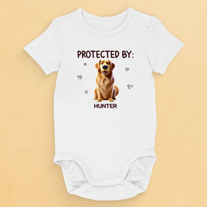Protégé par des pattes et une queue qui remue - Body bébé personnalisé avec chien - Cadeau de naissance, cadeau pour propriétaires d'animaux et amoureux des animaux