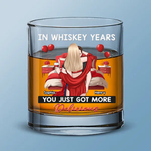 Au fil des ans, le whisky est devenu encore plus délicieux ! Verre à whisky personnalisé pour couple ! Cadeau pour mari et femme, anniversaire