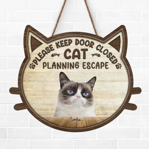 Photo personnalisée d'un chat préparant une évasion - Panneau en bois personnalisé pour décoration d'intérieur - Cadeau de pendaison de crémaillère pour propriétaires et amoureux des animaux