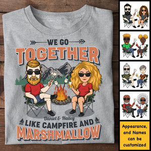 Nous allons ensemble comme un feu de camp et de la guimauve - T-shirt unisexe personnalisé, sweat à capuche, sweat-shirt - Cadeau pour couple, mari femme, anniversaire, fiançailles, mariage, mariage, cadeau de camping