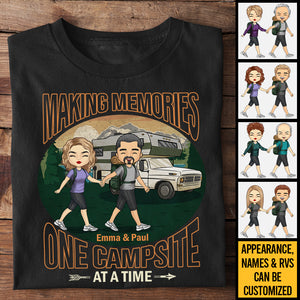 Créer des souvenirs un camping à la fois - T-shirt unisexe personnalisé, sweat à capuche, sweat-shirt - Cadeau pour couple, mari, femme, anniversaire, fiançailles, mariage, mariage, cadeau de camping