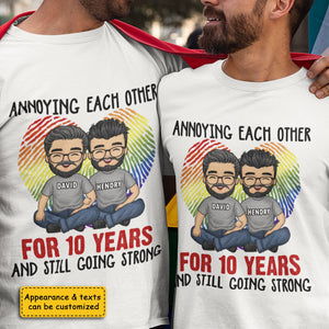 Couples LGBTQ+ qui s'agacent mutuellement - T-shirt unisexe personnalisé - Cadeau pour couples