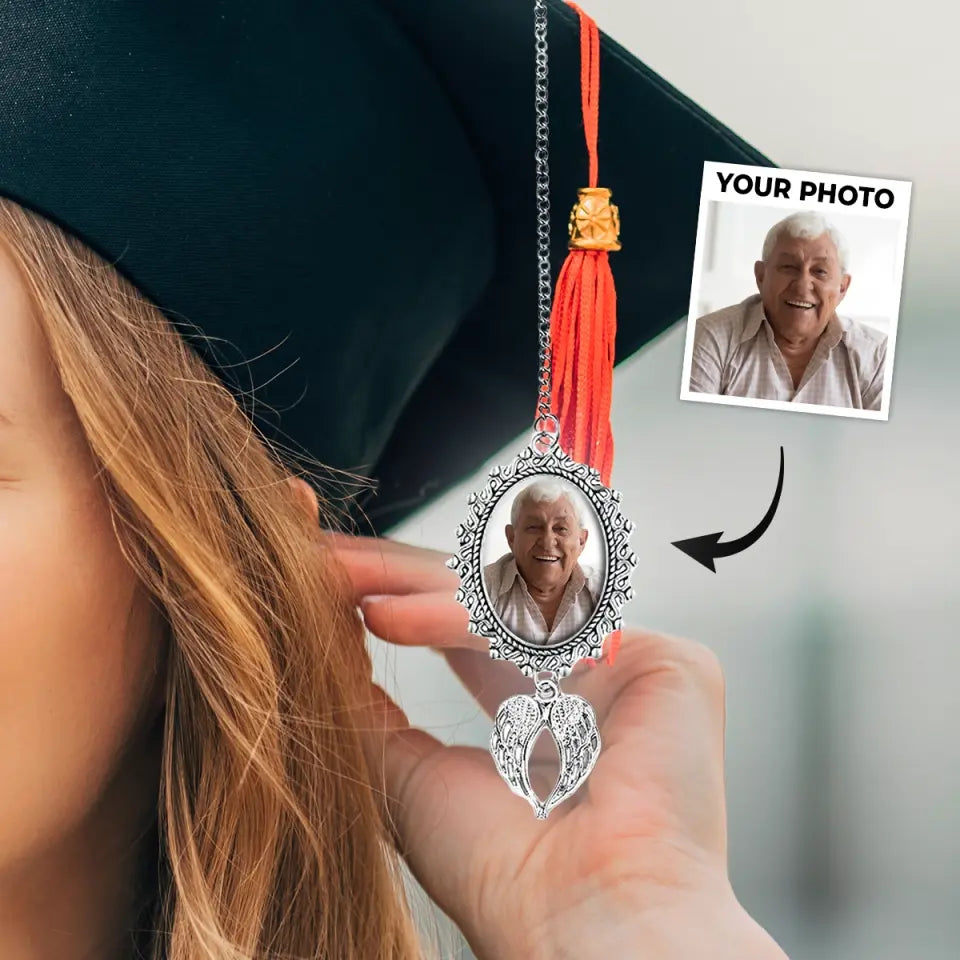 Photo personnalisée en souvenir de votre famille - Breloque photo personnalisée avec pompon et ailes d'ange pour remise de diplôme - Cadeau de remise de diplôme pour les membres de la famille, les frères et sœurs