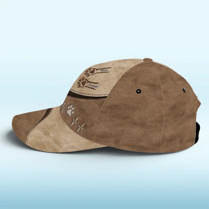 Les chiens laissent des empreintes de pattes sur nos cœurs - Casquette personnalisée pour chien, casquette classique à imprimé intégral - Nouveauté, fête des pères, cadeau pour les propriétaires d'animaux, amoureux des animaux AMZ
