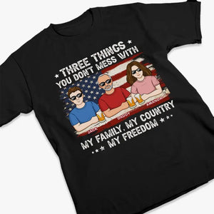 Trois choses avec lesquelles il ne faut pas plaisanter - T-shirt, sweat à capuche et sweat-shirt unisexe personnalisé pour la famille - 4 juillet, cadeau pour les membres de la famille