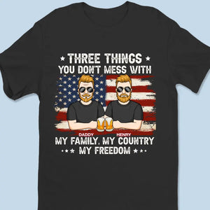 Trois choses avec lesquelles il ne faut pas plaisanter - T-shirt, sweat à capuche et sweat-shirt unisexe personnalisé pour la famille - 4 juillet, cadeau pour les membres de la famille