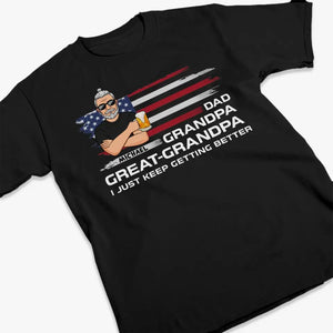 Je continue à m'améliorer - T-shirt unisexe personnalisé pour la famille, sweat à capuche, sweat-shirt - Fête des pères, cadeau pour papa, grand-père