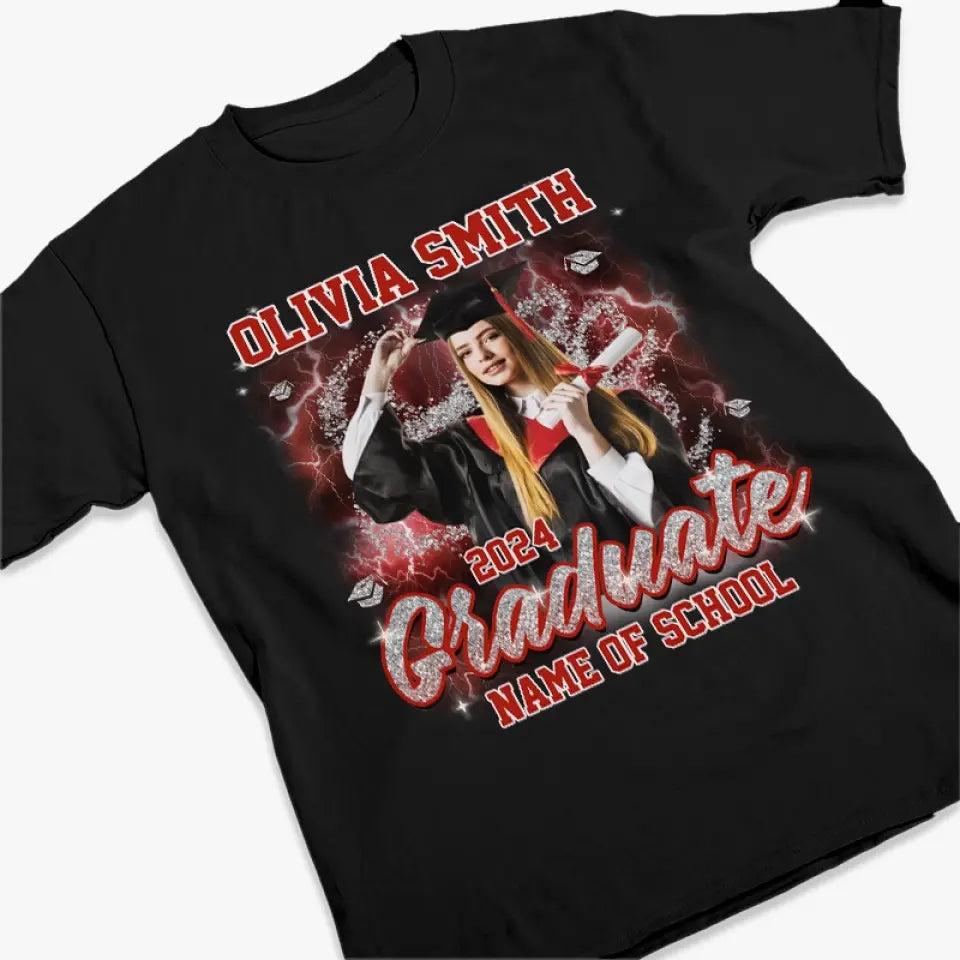 Photo personnalisée : il est temps de commencer un nouveau chapitre ! T-shirt, sweat à capuche et sweat-shirt unisexe personnalisé pour la famille ; cadeau de fin d'études pour les membres de la famille, les frères et sœurs.