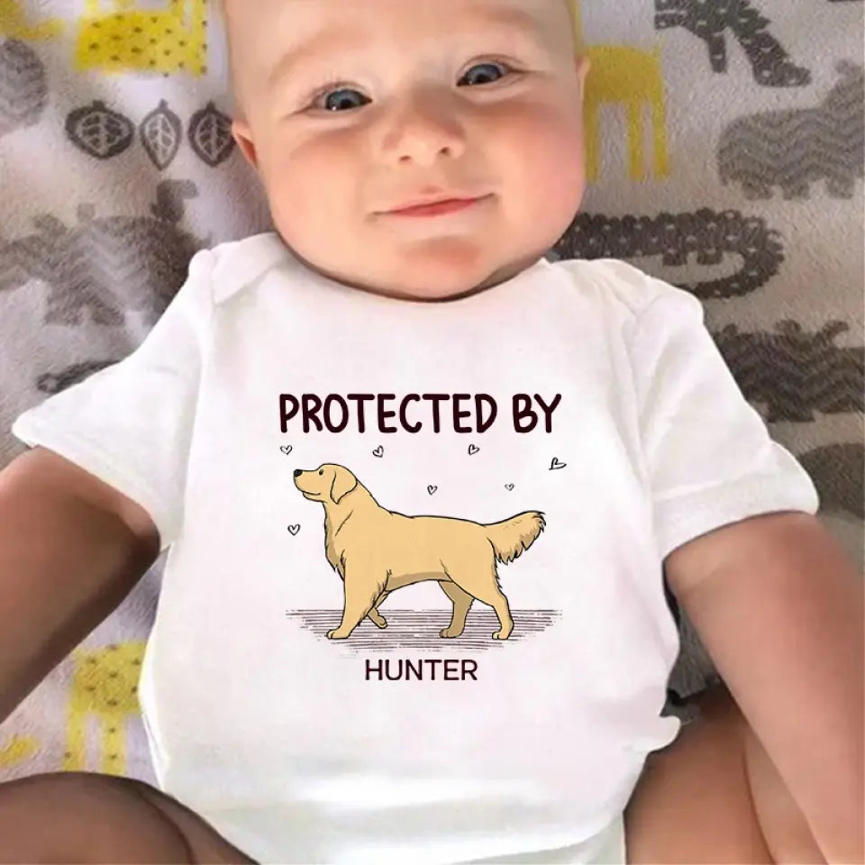 Protégé par le fidèle gardien - Body bébé personnalisé avec chien - Cadeau de naissance, cadeau pour les propriétaires d'animaux et les amoureux des animaux