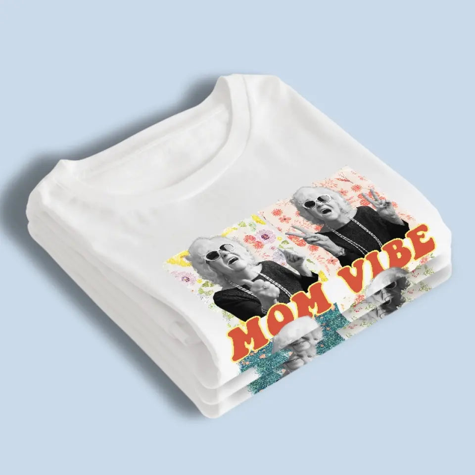 Photo personnalisée L'amour d'une mère ne vieillit jamais - T-shirt, sweat à capuche, sweat-shirt unisexe personnalisé pour la famille - Cadeau pour maman, grand-mère