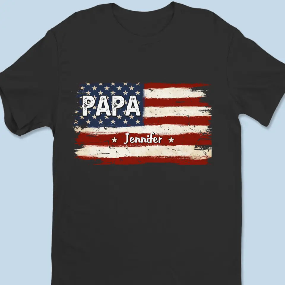 T-shirt et sweat à capuche unisexe personnalisé avec drapeau américain – Cadeaux d'anniversaire personnalisés pour papa et grand-père pour le 4 juillet – Toujours fier d'être américain