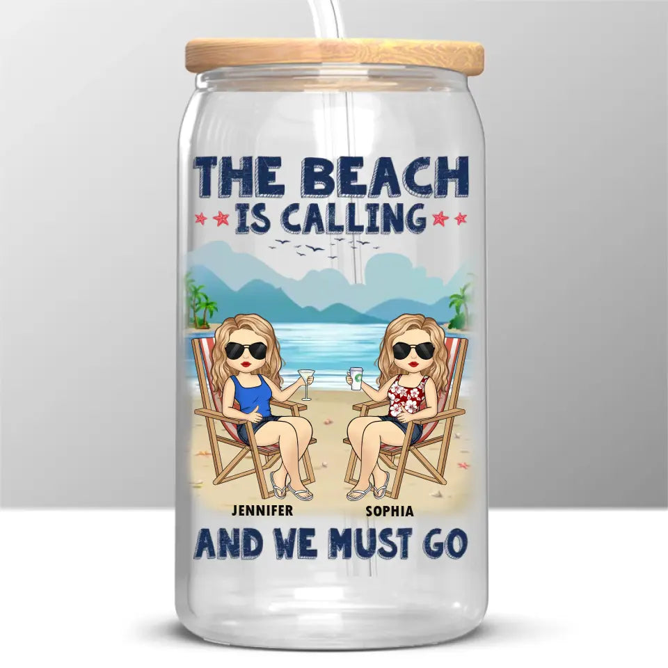 La plage nous appelle et nous devons y aller - Tasse en verre personnalisée pour meilleure amie, tasse à café glacé - Cadeau de vacances d'été pour meilleures amies, meilleures amies, sœurs