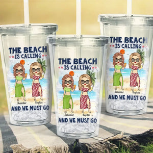 La plage nous appelle et nous devons y aller - Gobelet en acrylique transparent personnalisé Bestie - Cadeau de vacances d'été pour meilleures amies, meilleures amies, sœurs