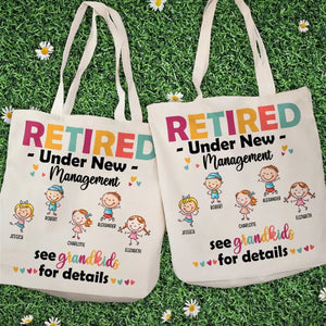 Retraité sous une nouvelle direction Voir les petits-enfants pour plus de détails - Sac fourre-tout personnalisé pour la famille - Cadeau pour grand-mère