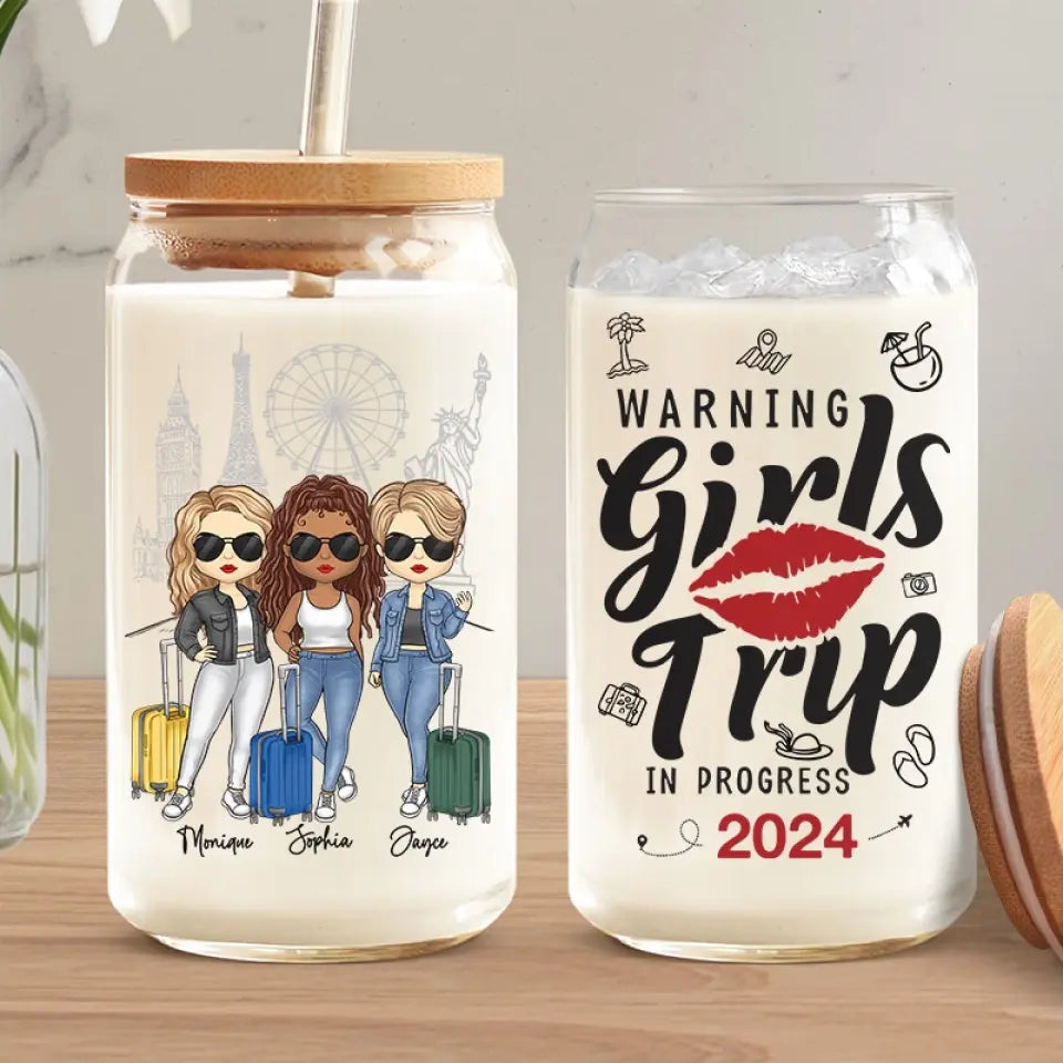 Attention ! Voyage entre filles en cours ! Tasse en verre personnalisée, tasse à café glacé ! Cadeau de vacances d'été pour meilleures amies, meilleures amies, sœurs