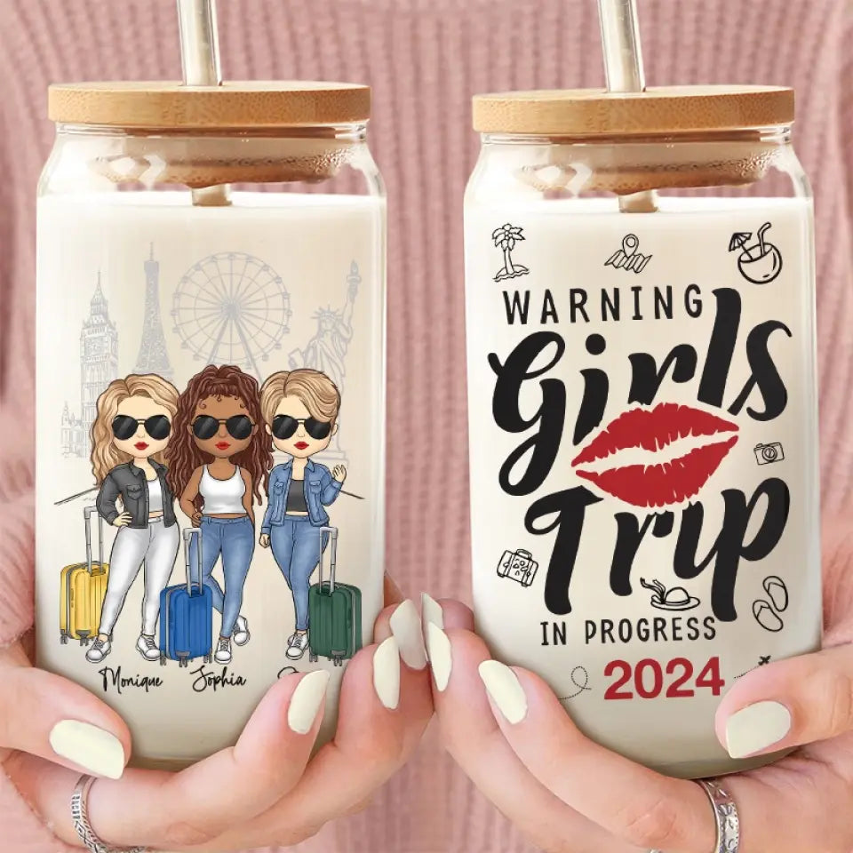 Attention ! Voyage entre filles en cours ! Tasse en verre personnalisée, tasse à café glacé ! Cadeau de vacances d'été pour meilleures amies, meilleures amies, sœurs