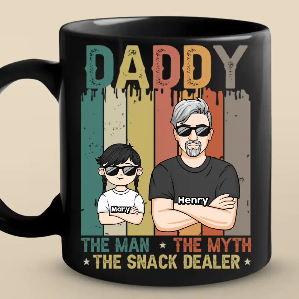L'Homme, le Mythe, le Marchand de Snacks - Mug noir personnalisé pour la famille - Cadeau pour papa, grand-père