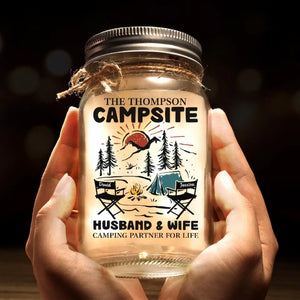 Créez des souvenirs, un emplacement à la fois ! Lampe de camping personnalisée en pot Mason ! Cadeau pour couple, mari, femme, amoureux du camping.