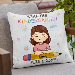 Attention maternelle, j'arrive - Coussin enfant personnalisé - Cadeau pour enfant, cadeau de rentrée scolaire