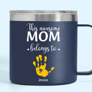Ces mains tiennent votre cœur pour toujours - Gobelet personnalisé en acier inoxydable de 14 oz avec poignée - Cadeau pour maman, grand-mère
