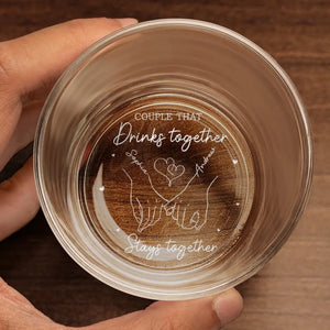 Un couple qui boit ensemble reste ensemble - Verre à whisky personnalisé pour couple - Cadeau pour mari et femme, anniversaire