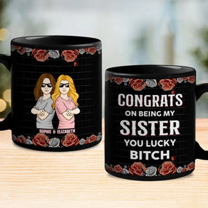 Nous nous battons, mais nous ne pouvons pas vivre l'un sans l'autre - Tasse noire personnalisée pour la famille - Cadeau pour les membres de la famille, les frères et sœurs