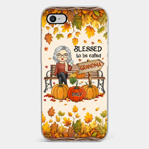 L'amour de grand-mère est le cœur de notre famille - Coque de téléphone transparente personnalisée pour la famille - Cadeau d'automne pour grand-mère