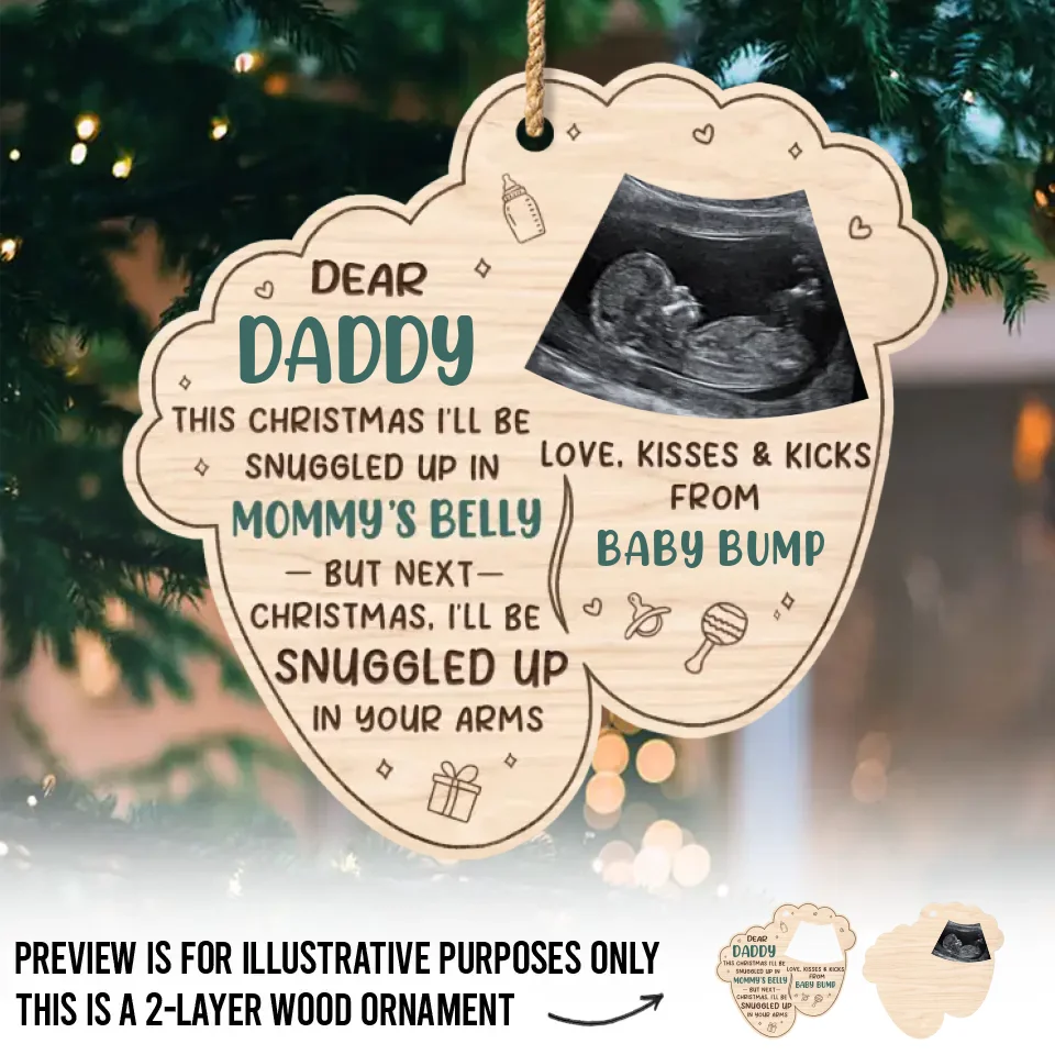 Photo personnalisée « Notre bébé est sur la liste des gentils cette année » - Décoration de Noël en bois à 2 couches personnalisée pour la famille - Cadeau de Noël pour bébé, enfant et nouveau-né