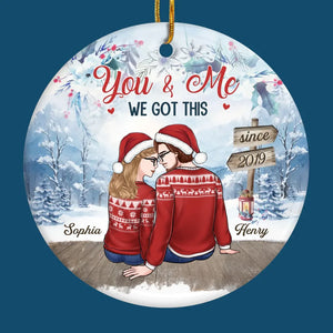Notre amour brille plus fort que toutes les lumières de Noël - Ornement personnalisé pour couple - Forme ronde en céramique - Cadeau de Noël pour mari et femme, anniversaire
