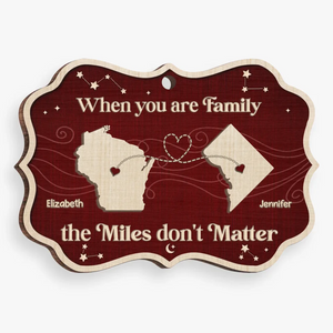 La distance peut nous séparer physiquement, mais notre amour nous maintient connectés - Ornement personnalisé familial - Forme Benelux en bois - Cadeau de Noël pour les membres de la famille