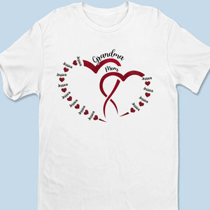 L'amour commence avec elle et grandit avec nous - T-shirt unisexe personnalisé pour la famille, T-shirt premium, sweat à capuche - Fête des Mères, cadeau pour maman, grand-mère