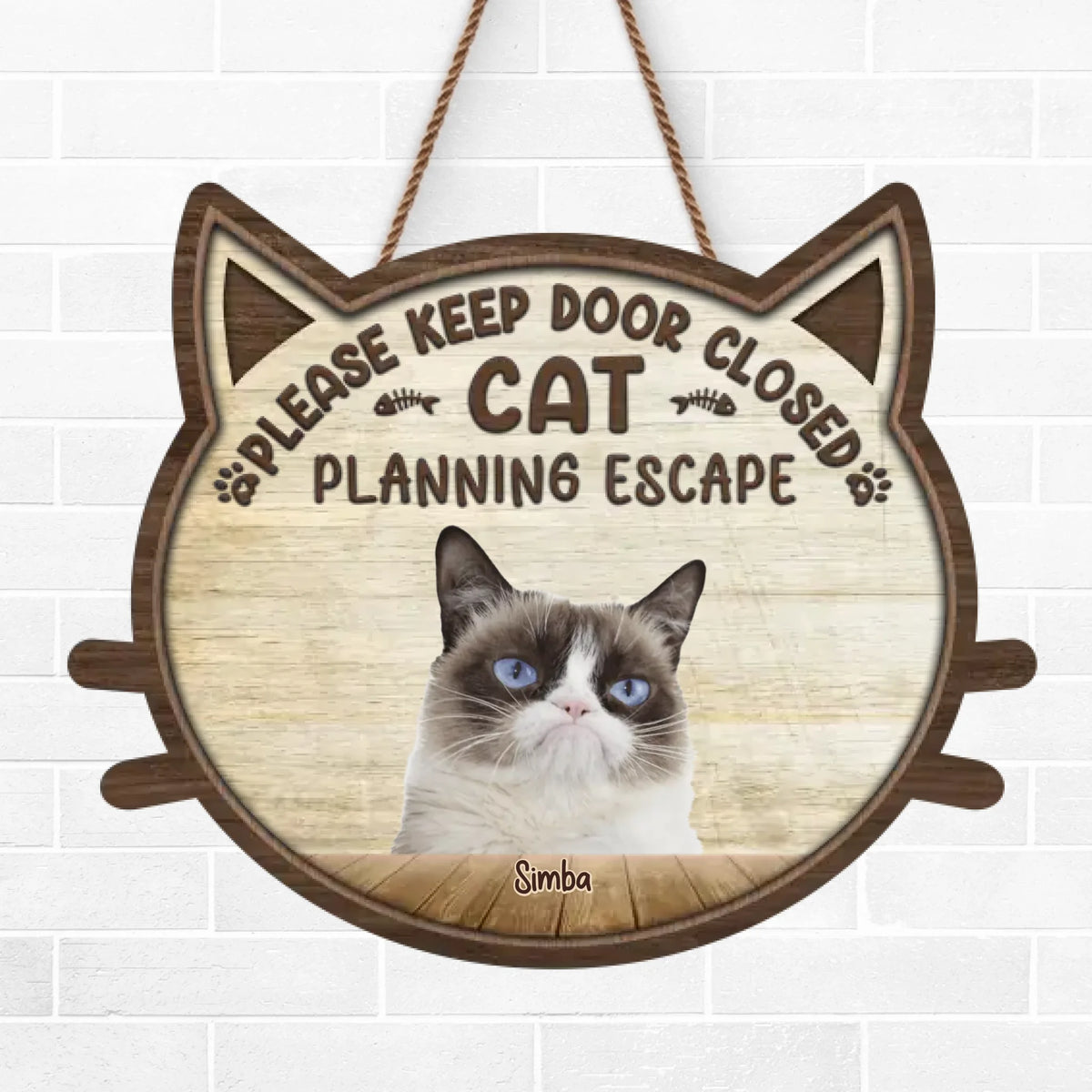 Photo personnalisée d'un chat préparant une évasion - Panneau en bois personnalisé pour décoration d'intérieur - Cadeau de pendaison de crémaillère pour propriétaires et amoureux des animaux